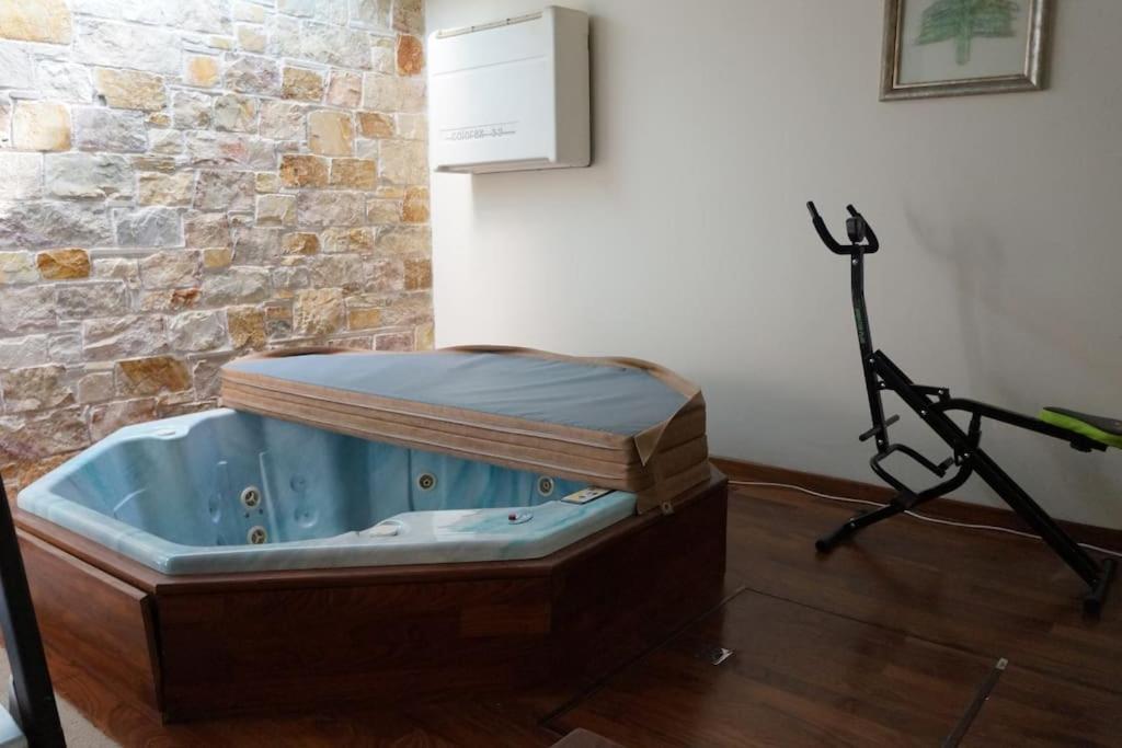 Apartment With A Garden, Bbq, Swimming Pool And Jacuzzi Dhrafi Екстер'єр фото