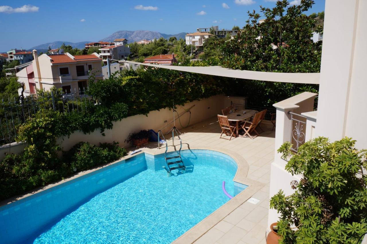 Apartment With A Garden, Bbq, Swimming Pool And Jacuzzi Dhrafi Екстер'єр фото