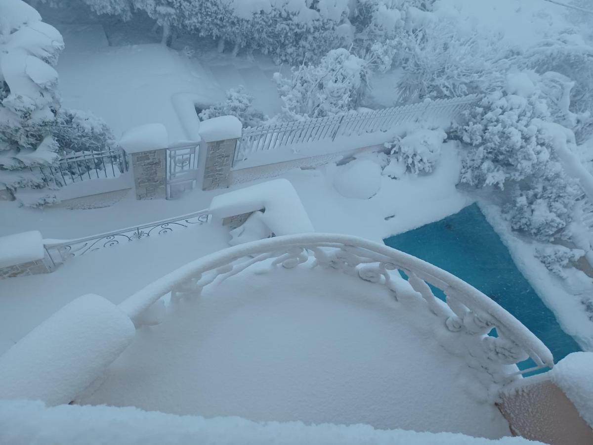 Apartment With A Garden, Bbq, Swimming Pool And Jacuzzi Dhrafi Екстер'єр фото