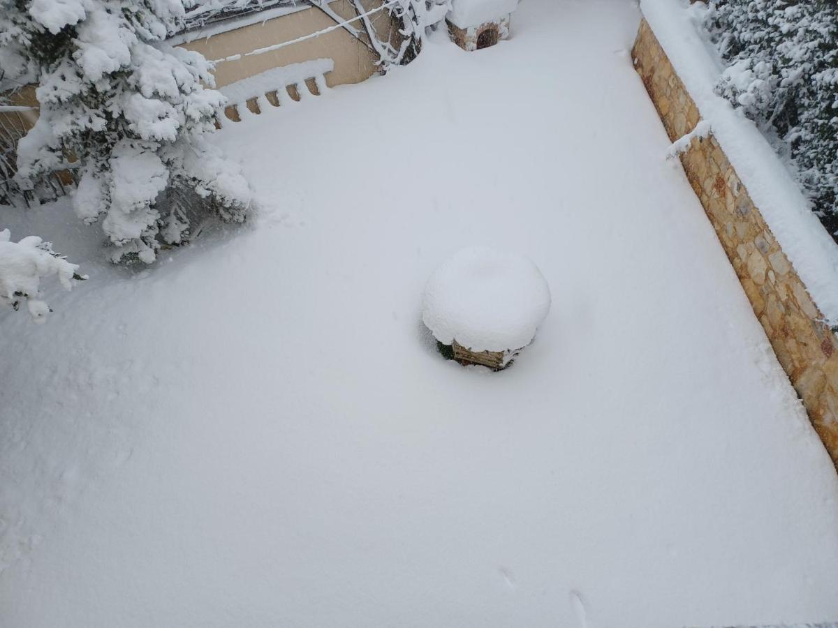 Apartment With A Garden, Bbq, Swimming Pool And Jacuzzi Dhrafi Екстер'єр фото